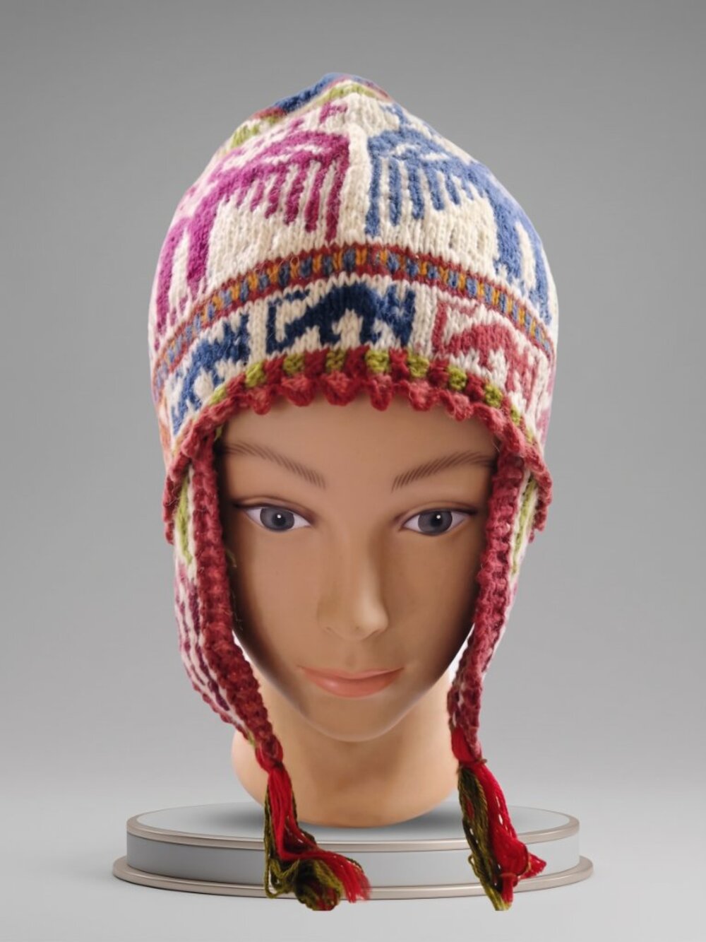 This handcrafted *chullo* is hand-knitted from pure sheep's wool, offering super